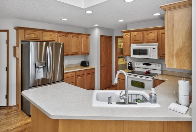 6056 Meadow View Court, Johnston, IA 50131