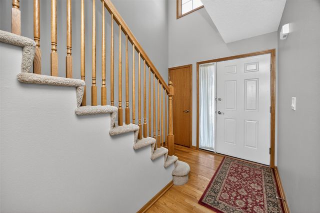 6056 Meadow View Court, Johnston, IA 50131