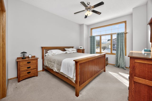 6056 Meadow View Court, Johnston, IA 50131