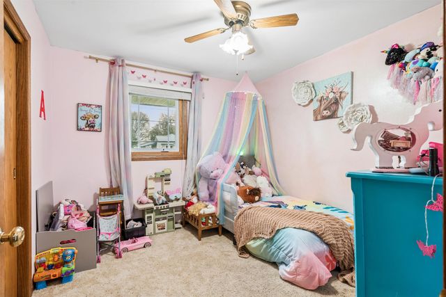 121 10th St SW, Oelwein, IA 50662