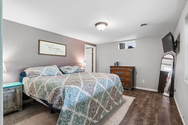 121 10th St SW, Oelwein, IA 50662