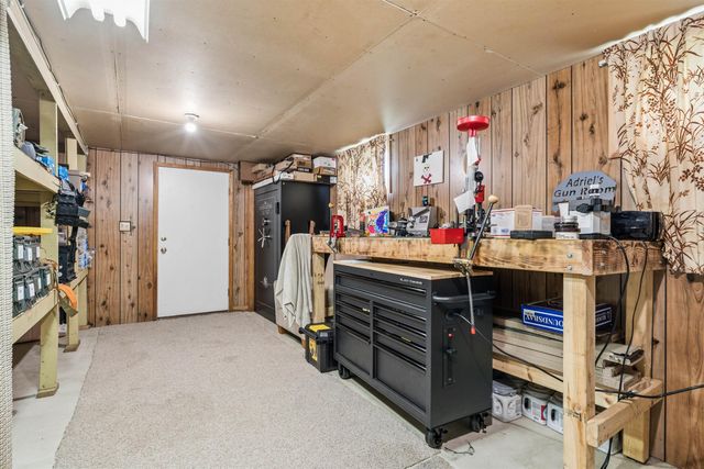 121 10th St SW, Oelwein, IA 50662