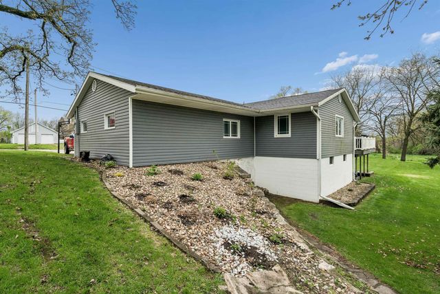 121 10th St SW, Oelwein, IA 50662