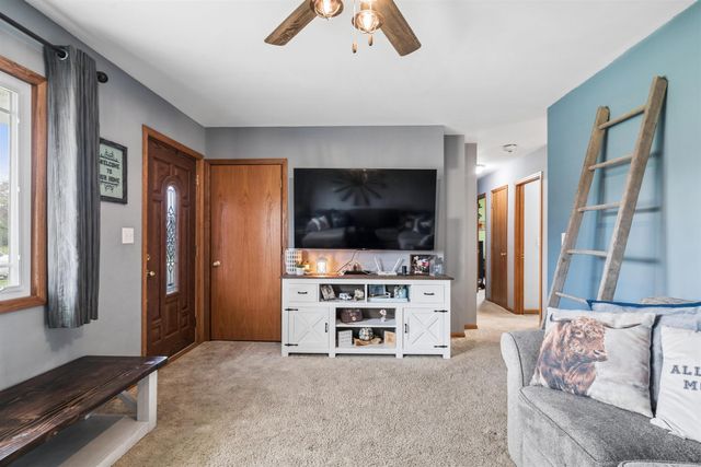 121 10th St SW, Oelwein, IA 50662