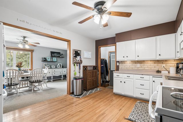 121 10th St SW, Oelwein, IA 50662