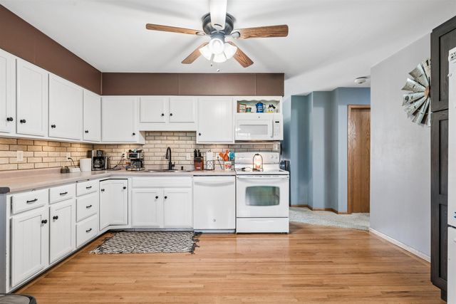 121 10th St SW, Oelwein, IA 50662