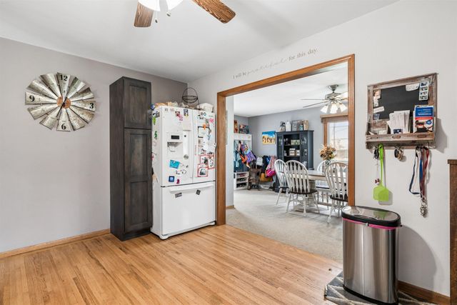 121 10th St SW, Oelwein, IA 50662
