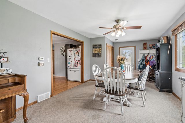121 10th St SW, Oelwein, IA 50662