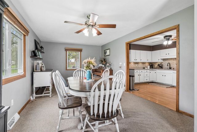 121 10th St SW, Oelwein, IA 50662