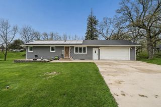 121 10th St SW, Oelwein, IA 50662