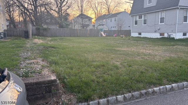 128 Grove St, Roselle Park Boro, NJ 07204