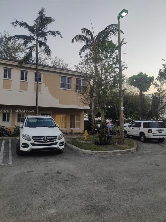 3928 SW 52nd Ave F6, Pembroke Park, FL 33023