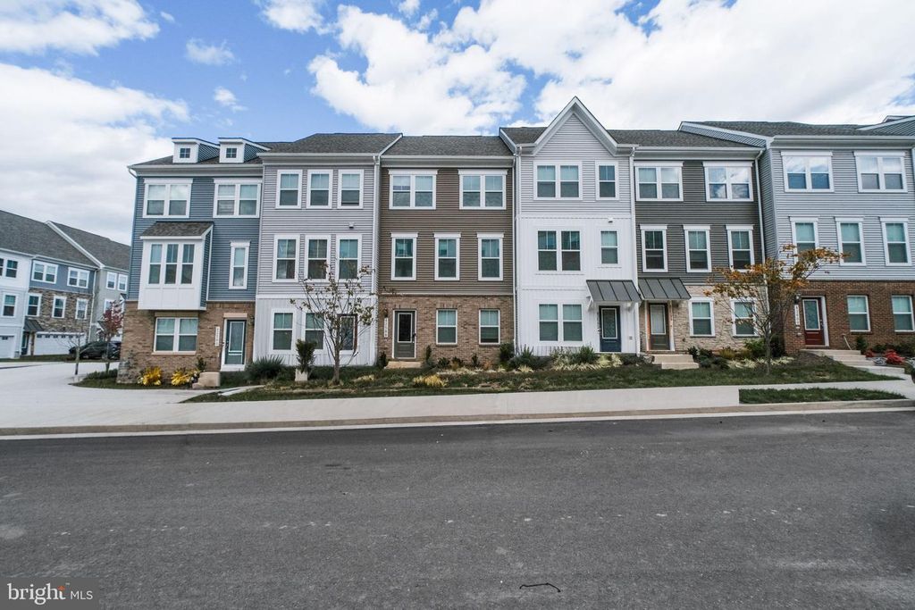 42588 PITLOCHRY TER, Sterling, VA 20166