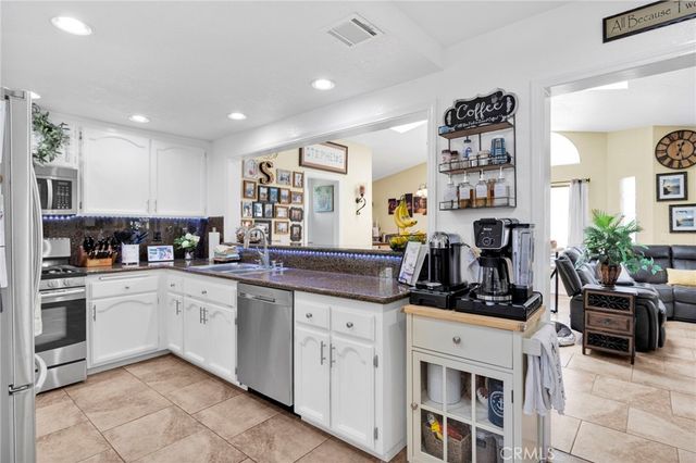 13380 Hidden Valley Rd, Victorville, CA 92395