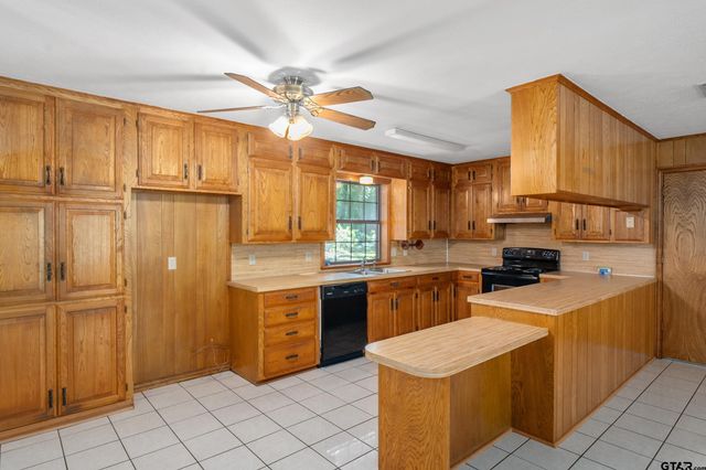 741 VZ County Road 4134, Canton, TX 75103