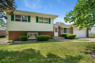 7712 Delaware Place, Merrillville, IN 46410