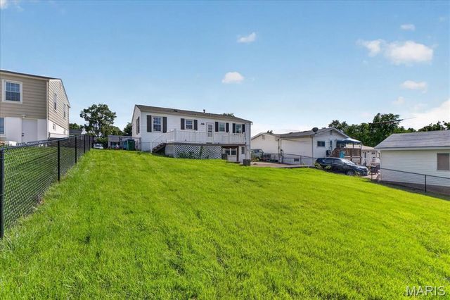 11141 Pine Forest Drive, St Louis, MO 63126