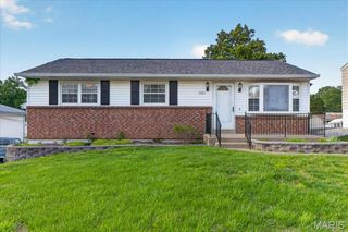 11141 Pine Forest Drive, St Louis, MO 63126