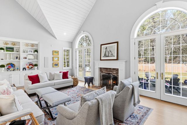 34 Farm Valley Road, Osterville, MA 02655