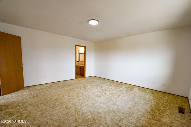 5820 Morningside Dr, Yakima, WA 98901