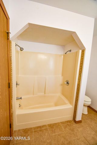 5820 Morningside Dr, Yakima, WA 98901