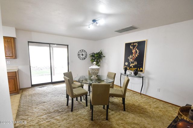 5820 Morningside Dr, Yakima, WA 98901