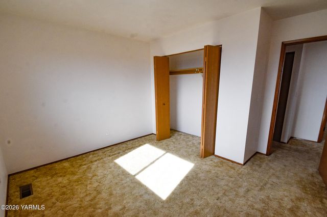 5820 Morningside Dr, Yakima, WA 98901