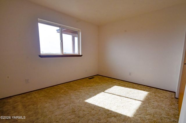 5820 Morningside Dr, Yakima, WA 98901