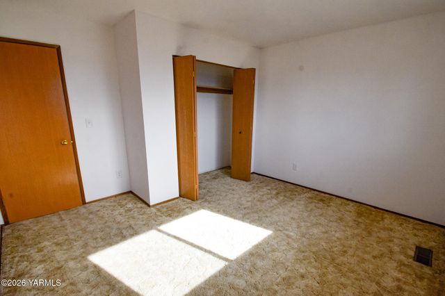 5820 Morningside Dr, Yakima, WA 98901