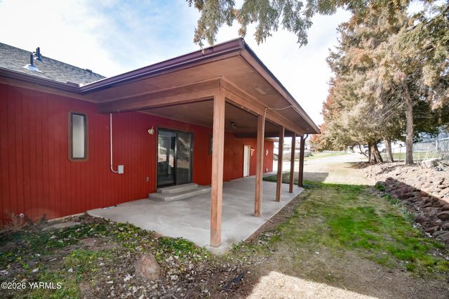 5820 Morningside Dr, Yakima, WA 98901