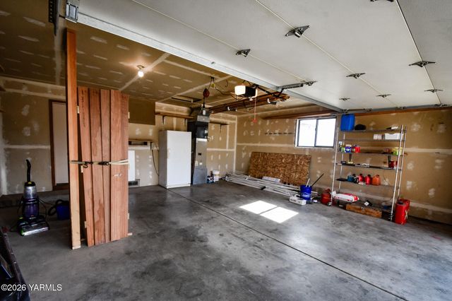 5820 Morningside Dr, Yakima, WA 98901