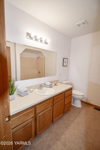 5820 Morningside Dr, Yakima, WA 98901