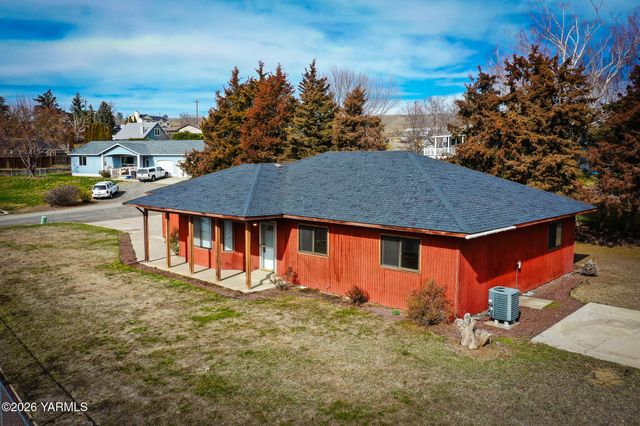 5820 Morningside Dr, Yakima, WA 98901