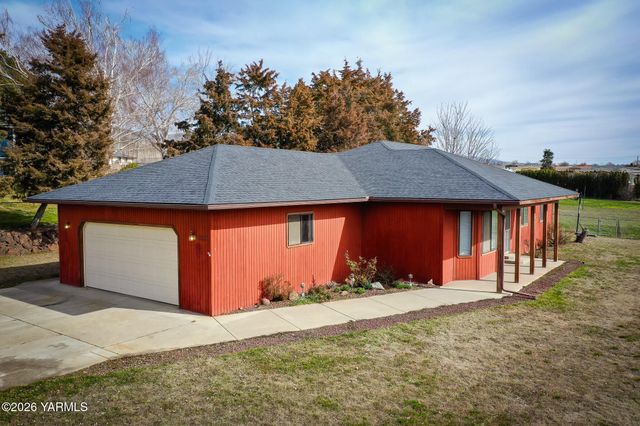 5820 Morningside Dr, Yakima, WA 98901