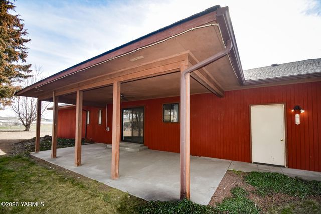 5820 Morningside Dr, Yakima, WA 98901