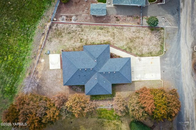 5820 Morningside Dr, Yakima, WA 98901