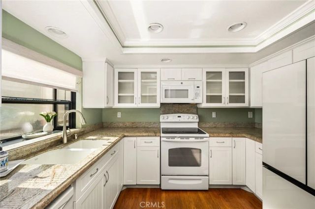 2000 W Palmyra 10, Orange, CA 92868
