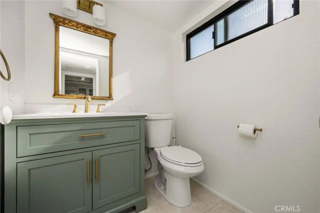 2000 W Palmyra 10, Orange, CA 92868