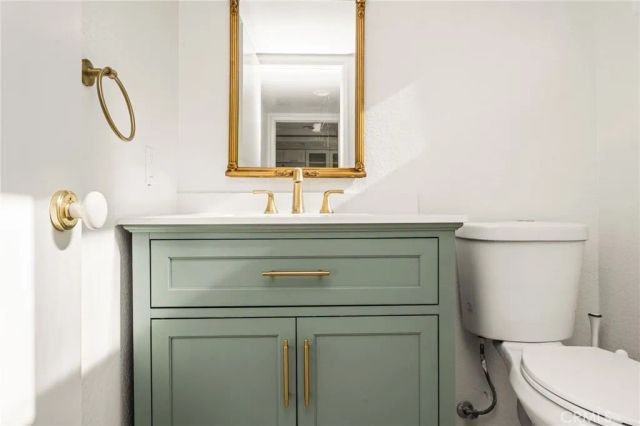 2000 W Palmyra 10, Orange, CA 92868