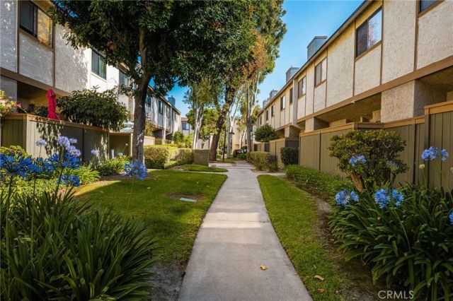 2000 W Palmyra 10, Orange, CA 92868