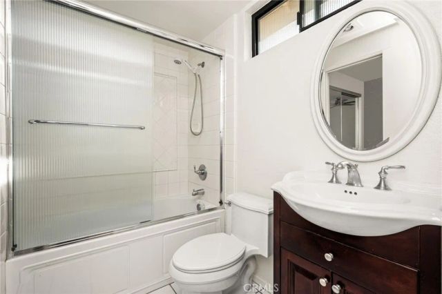 2000 W Palmyra 10, Orange, CA 92868