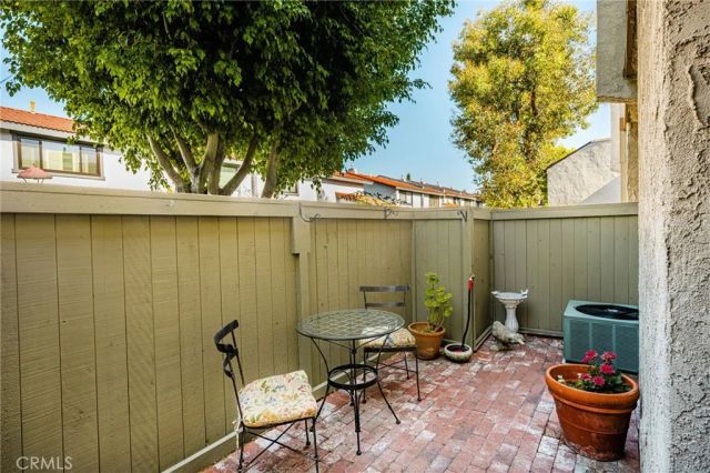 2000 W Palmyra 10, Orange, CA 92868
