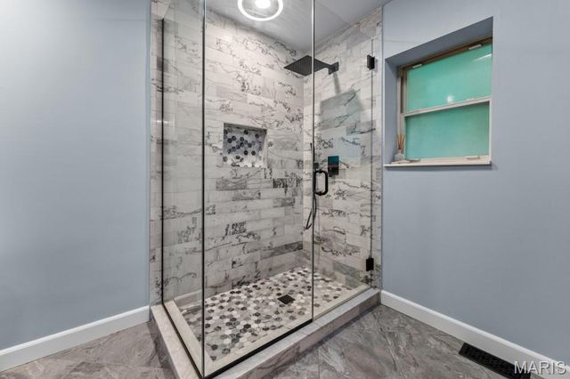 15 Glen Creek Lane, Ladue, MO 63124
