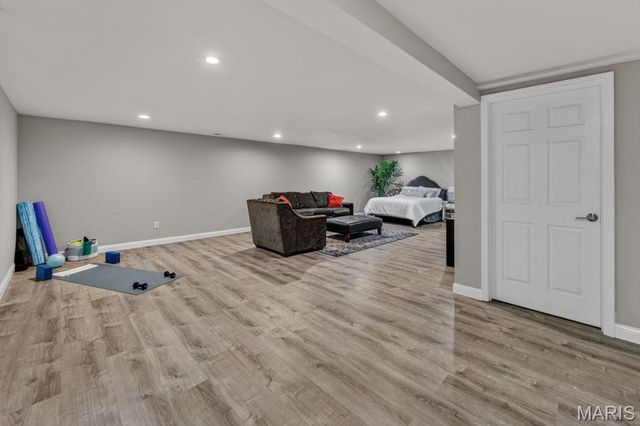 15 Glen Creek Lane, Ladue, MO 63124