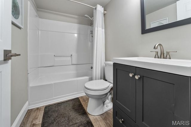 15 Glen Creek Lane, Ladue, MO 63124