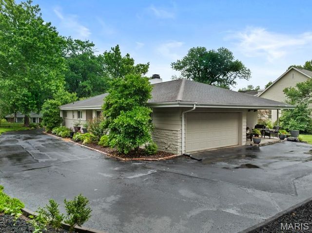 15 Glen Creek Lane, Ladue, MO 63124