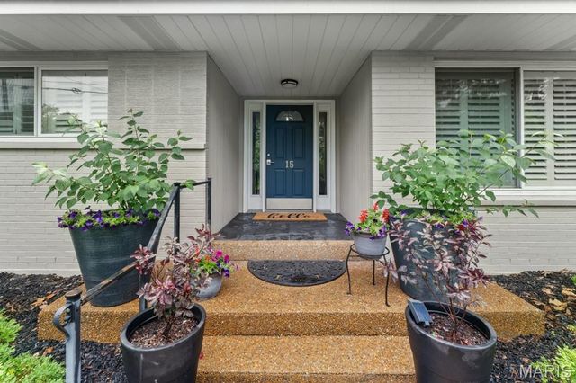 15 Glen Creek Lane, Ladue, MO 63124