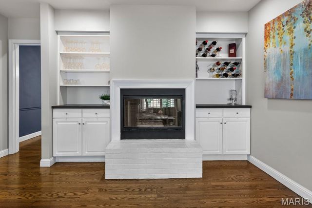 15 Glen Creek Lane, Ladue, MO 63124