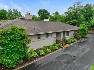 15 Glen Creek Lane, Ladue, MO 63124