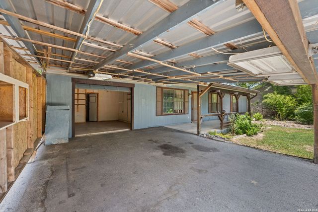 2099 BLUERIDGE DR, Canyon Lake, TX 78133